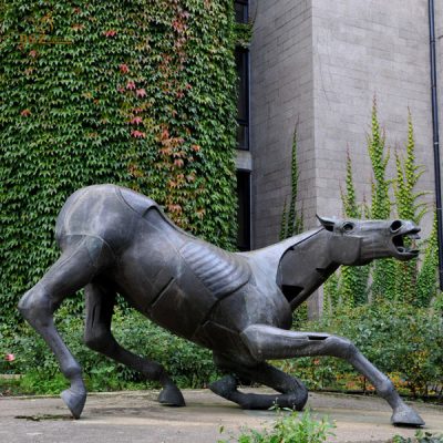 a sculpture horse
