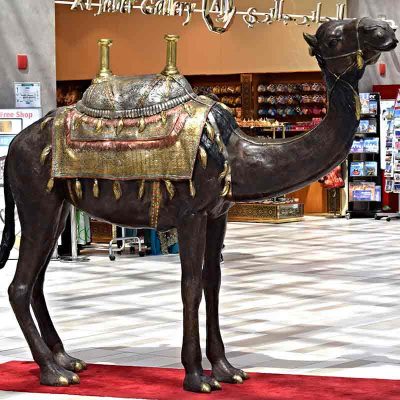 Standing famous Dubai hot sale art crafts brass camel statue DZC-D642