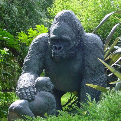 Lovely forest garden high quality mother and baby bronze gorilla sculpture DZG-D699